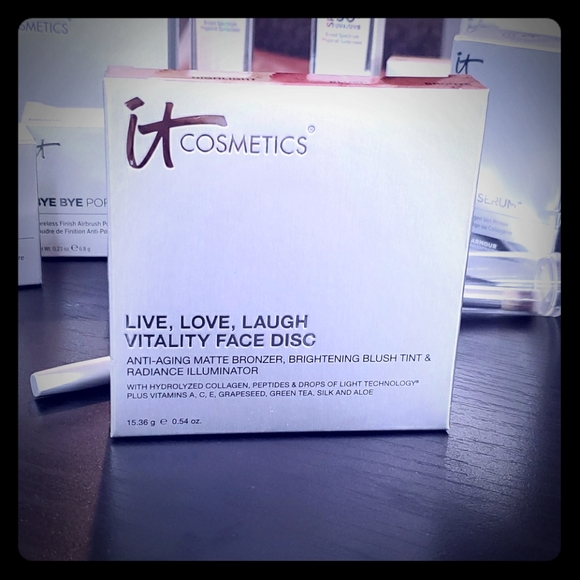 ⭐Host Pick⭐it cosmetics Live,Love,Laugh Face Disc - Picture 7 of 8